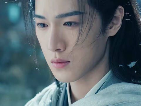 这段眼神戏堪称神来之笔！