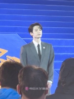 北影节开幕｜红毯上的檀健次，状态超好！话筒：带我走吧～～谢谢！