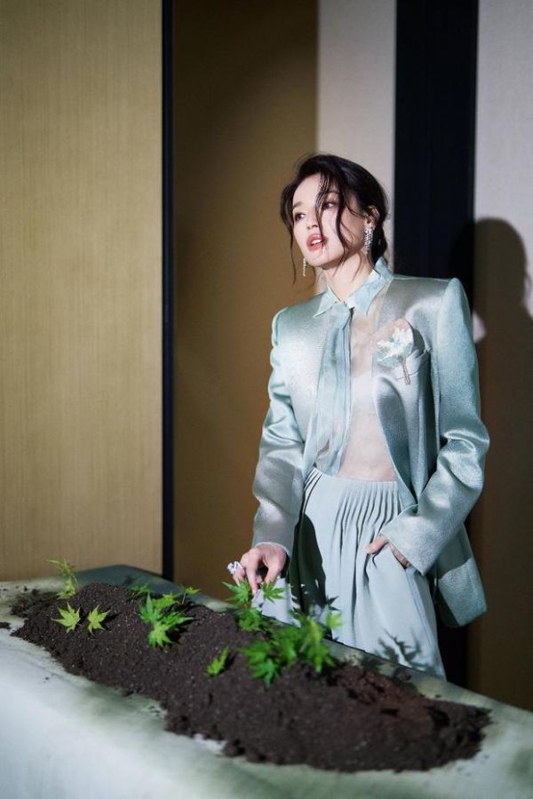 搜狐娱乐讯 16日，舒淇参加北京国际电影节美图释出。