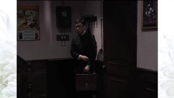 潜伏：佛龛被抓了，余则成很高兴，拉着翠平喝酒庆祝