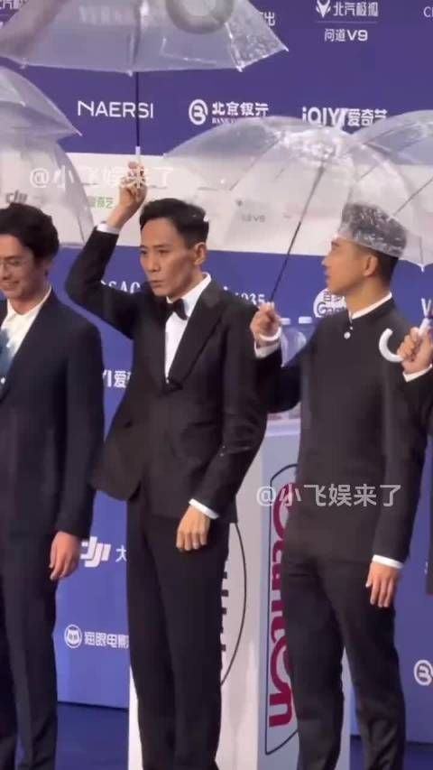 刘烨红毯频闹笑话章子怡李小冉同场