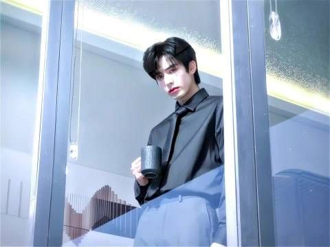 宋威龙包上恩单手公主抱引热议