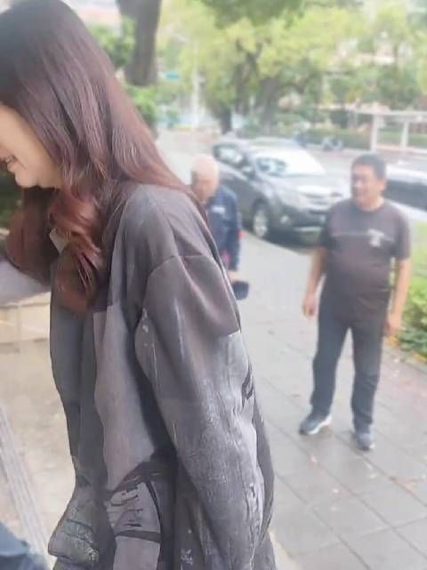 郑丽文，真是难得人才，又漂亮，又有才，正能量满满的，为两岸统一努力作贡献