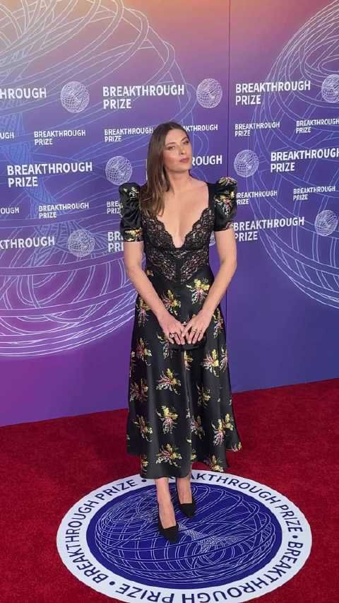 莎拉波娃39岁生日引回忆，与小威争锋时代令人怀念