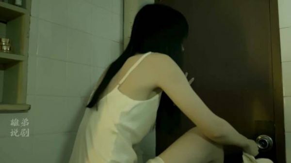 独居女人被困在厕所里，想尽办法也没有人来救她