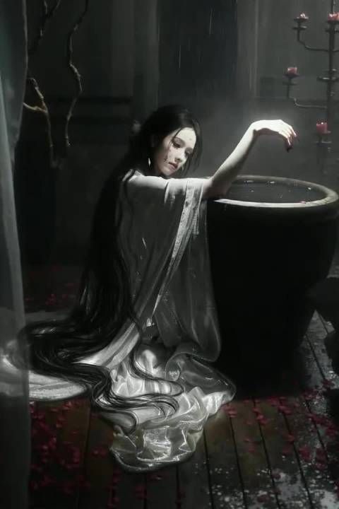 陈都灵演绎蒲松龄笔下女鬼，山间月般清冷惑人