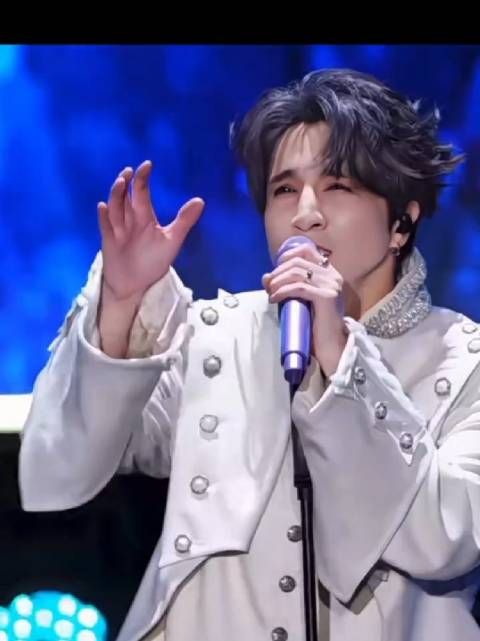 薛之谦童话爱情和妻子高磊鑫恩爱夫妻，背后怎么还有一个李雨桐？