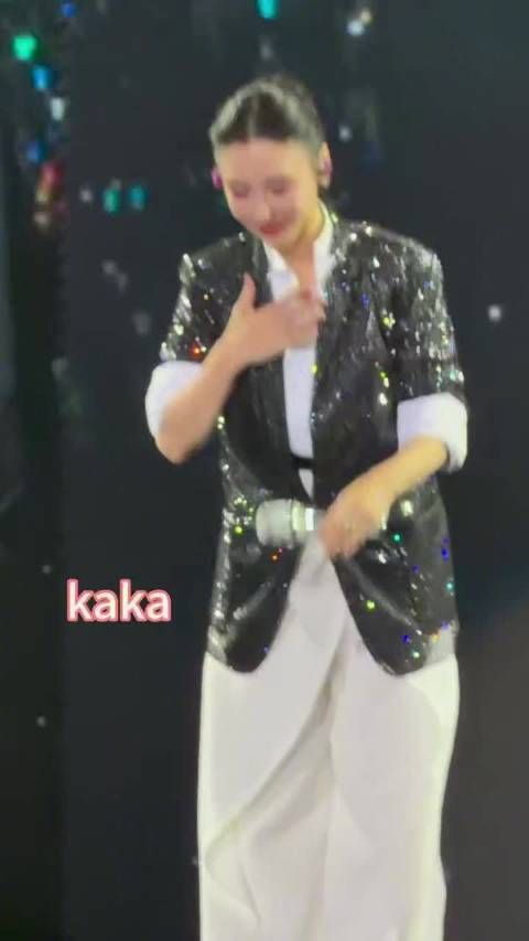 救命！张柏芝空降钟嘉欣演唱会，唱《任何天气》，瞬间拉回千禧年的青春时光