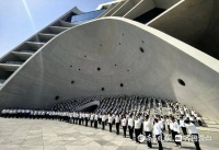 千人合诵响彻时光塔广场，“阅见山海 声耀全城”活动燃爆海岸