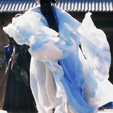 当侯明昊的女主就这样被爽爽抱着