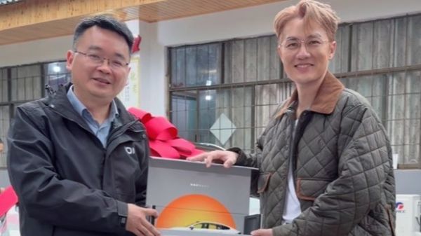 吴克群现身重庆酉阳，为老人们举办了一场特别的“周岁生日宴”