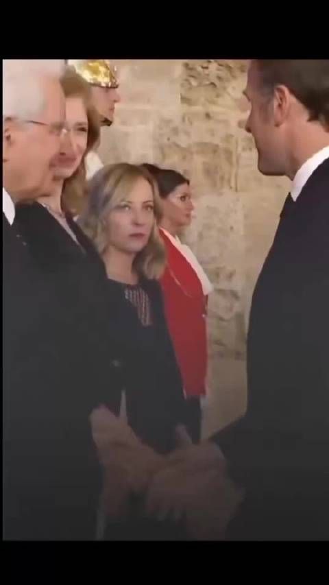 马克龙+梅洛尼 在一起 为了爱情，马克龙不怕被打脸！