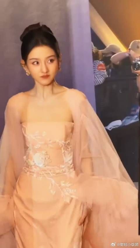 宋祖儿惊艳亮相 女星风采动人 美貌令人赞叹