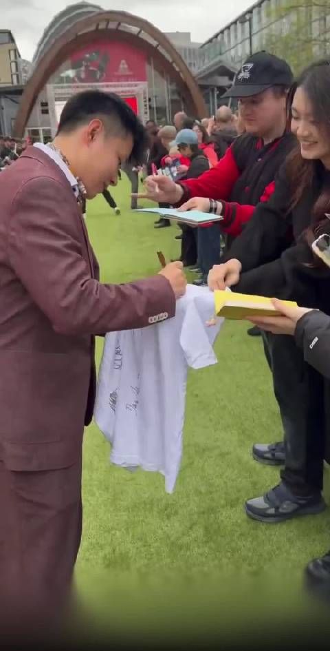 绿毯媒体日碎片 大合影来了，火箭和小特缺席！