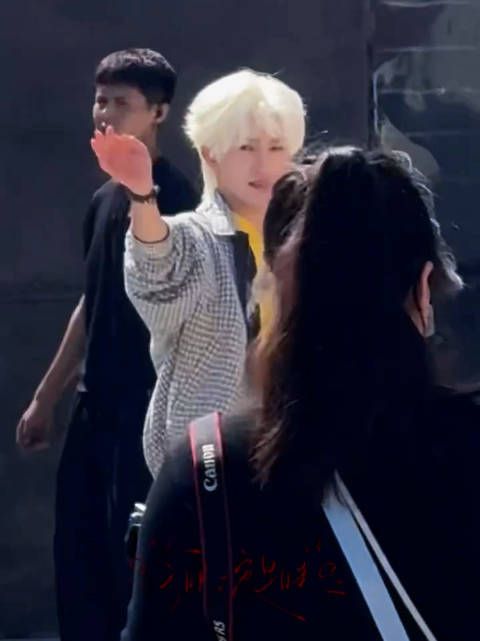 张翅《一家三口在同班2》路透来啦，现场活力满满，你期待这部剧吗？