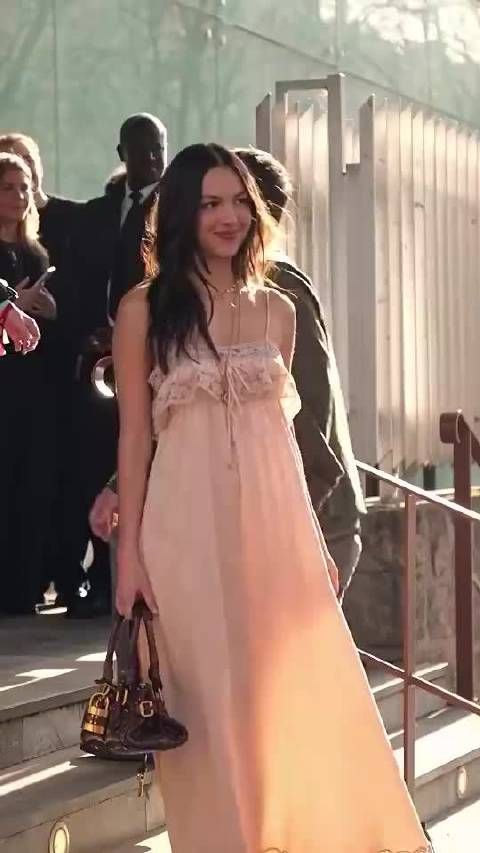 外媒爆料巴萨让罗德里戈成为国家德比球衣胸前广告歌手，这颜值真不错