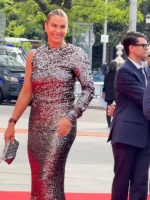 萨巴伦卡亮相劳伦斯颁奖礼，角逐最佳女运动员