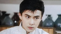 结3次婚、两度丧子，59岁无儿无女，王晶为何说张卫健一点都不惨