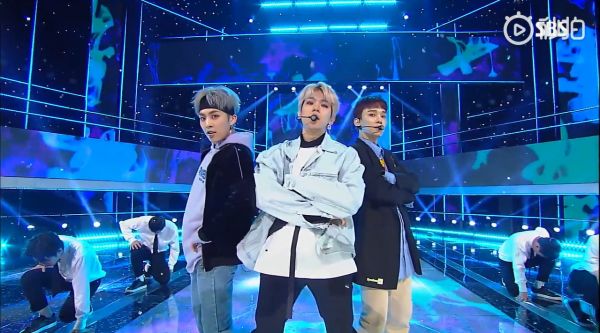 八年前的今天(180422)，EXO-CBX 带来《Blooming Days》的现场舞台