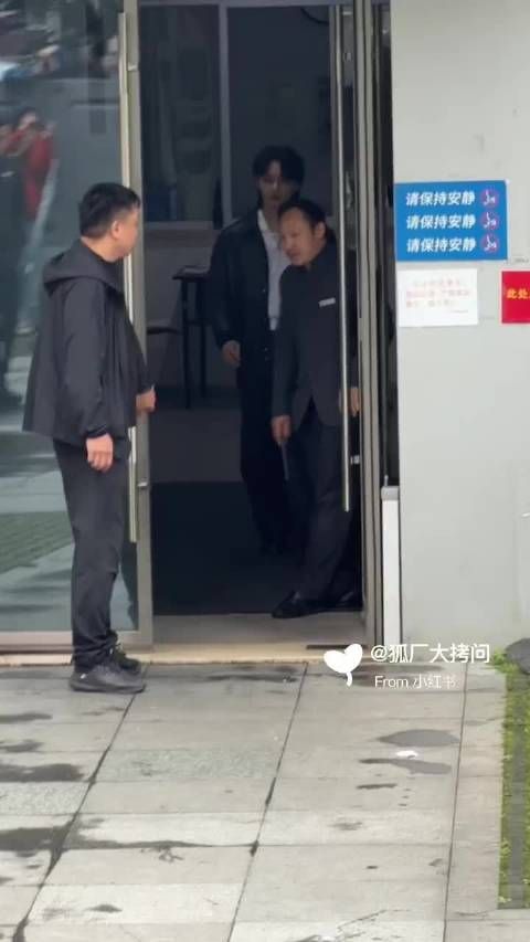 文俊辉你好星期六上班路透，这个皮衣好帅，期待播出