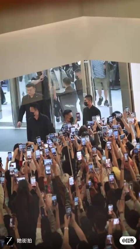 天呐这个身材比例