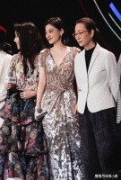 梅婷脱离微胖圈后剪了齐肩短发，让50岁的她，美得如此惊艳、高级