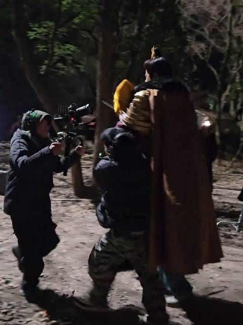 见过骑假马的第一次见骑人的哈哈哈哈哈哈我真不行了，怎么这么好笑