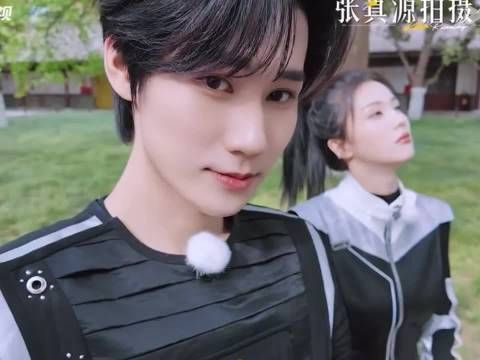 哈哈哈哈白鹿张真源两人是对抗路姐弟吧