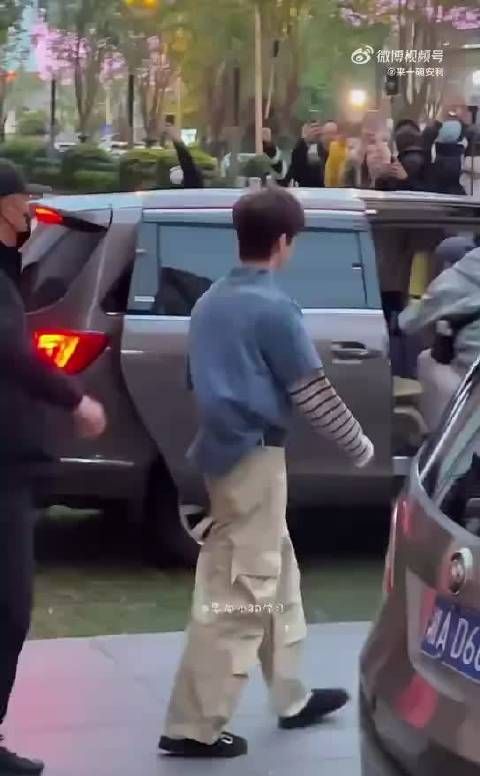 何与的男大感好浓！真喜欢这样青春的何与