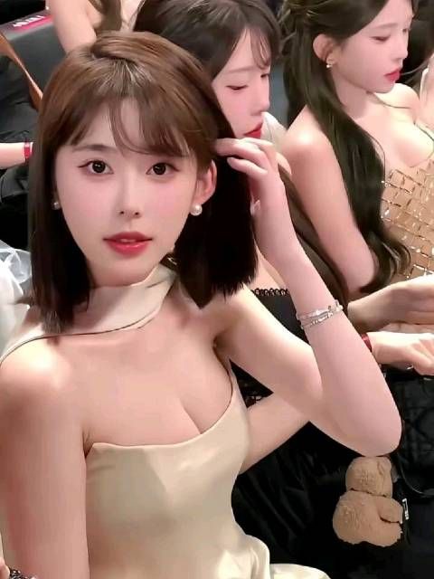 白桃 人如其名，白到发光