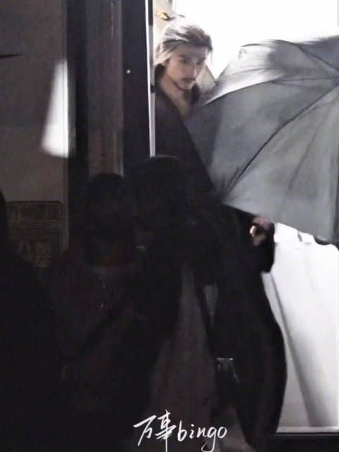 妈呀！此男的胡须造型有点太好品了