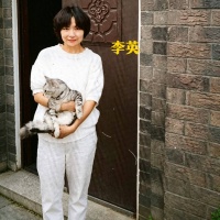 90年代，李英在激流岛，一张罕见的留影，她是顾城的红颜知己