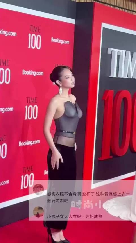 金珍妮Jennie亮相TIME100盛典,黑丝绒长裙造型突破自我