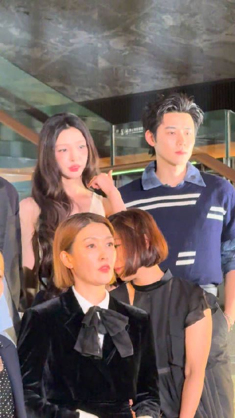 易梦玲任豪同框亮相2026摩登派对