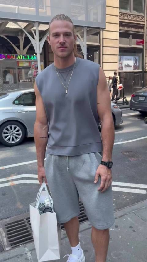 男模演员Matthew Noszka 街头采访