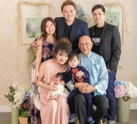 TVB老戏骨忍无可忍含泪再揭家事，每月给大儿子五万，仍不知足