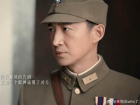 没有对话只靠眼神，就能感受到他们眼中浓厚的爱意