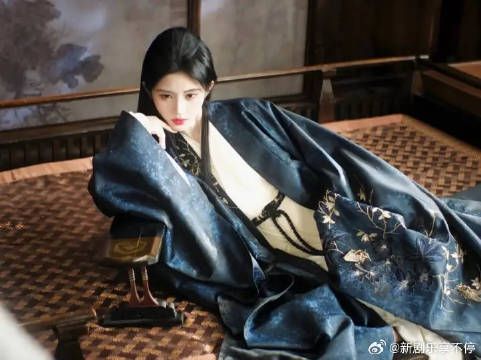 哈哈哈姐姐在外面找救兵救妹妹，妹妹在里面过的比谁都好！