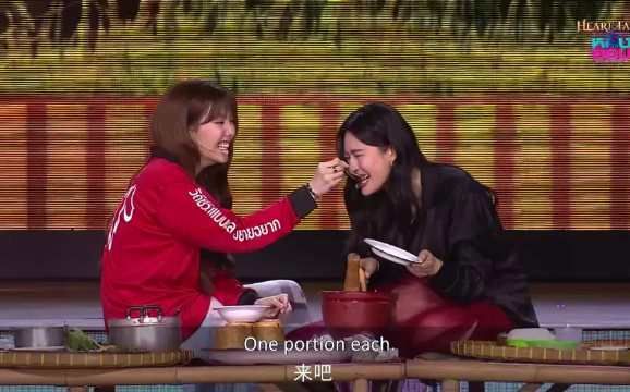 我的妈呀今天多少劲爆的话题都说过了 喂个饭在这里害羞