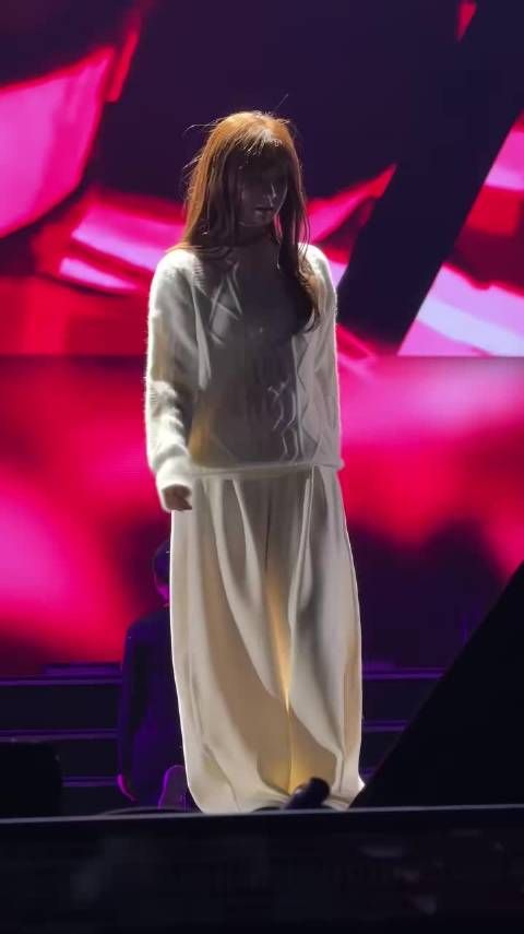 安静公主直播意外关闭美颜，真实颜值引热议