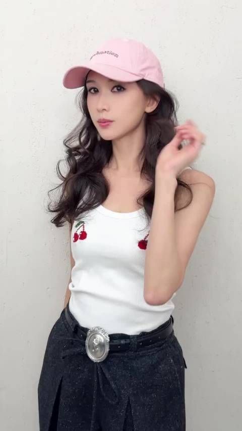 51岁林志玲状态惊艳，网友感叹其年轻依旧