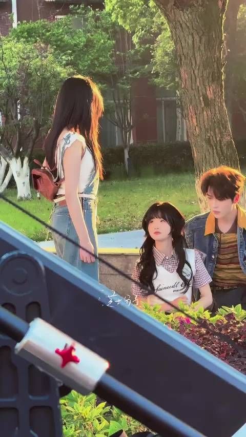 至春禾被晋宜抱在怀里小小一个真的好像女儿