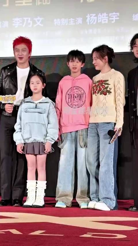 感觉不止等等像妈妈孙俪了 一家四口完全共用一张脸