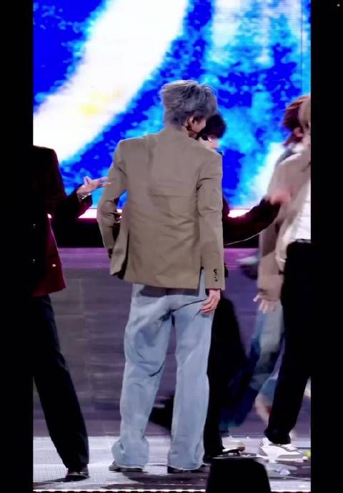 刘耀文 我感觉你裤子要掉了！