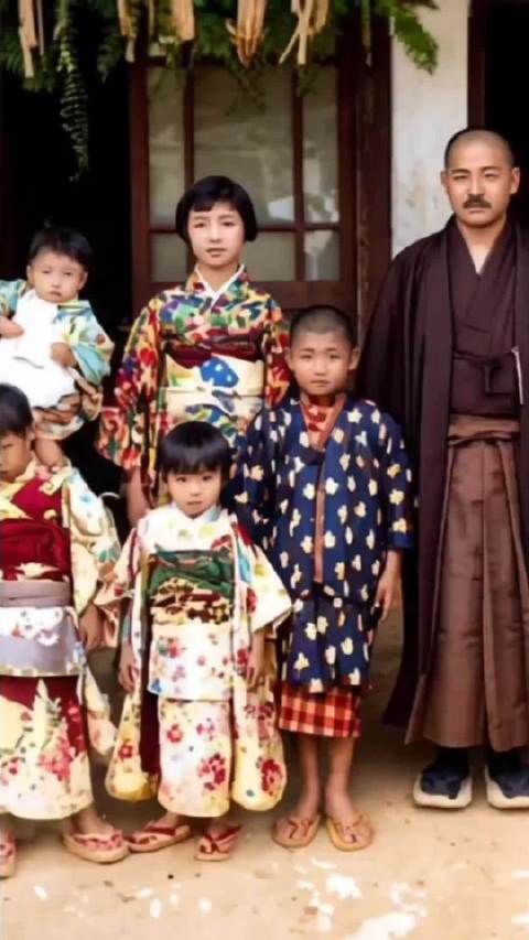 1934年，台湾一户人家拍下新年合影