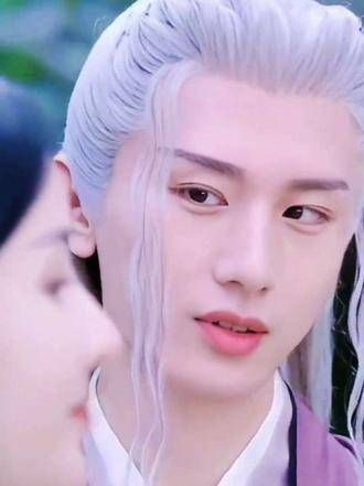 尽管言行略带“茶”气与“渣”感，可那份帅气却真实得无可辩驳！