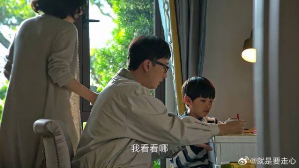 陈书婷给儿子看作业 拿笔在书上画圈圈，高启盛看了秒懂！