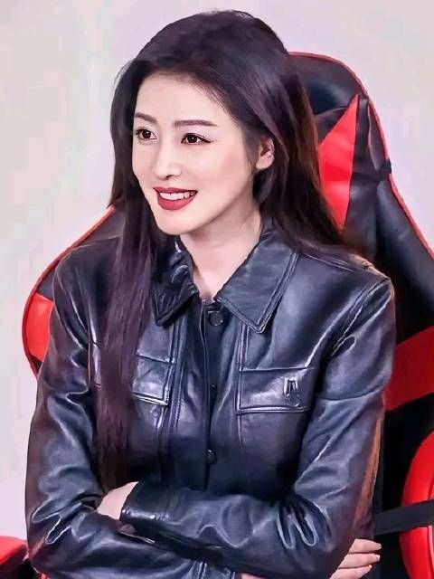 张天爱35岁觉醒专注事业，称钻戒先戴给自己