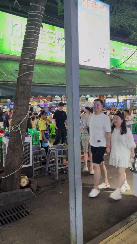 网友海南偶遇曾辉韩雨彤，落日雨辉就这样稳稳的很幸福