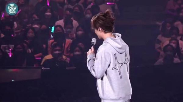 张敬轩演唱会邀蓝奕邦当嘉宾引争议